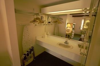 Hotel Golden Host Resort