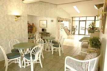 Hotel Golden Host Resort