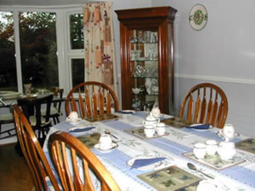 Twin Oaks Bed & Breakfast