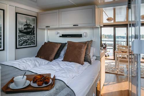 Domki Na Wodzie - Houseboats - Delfin