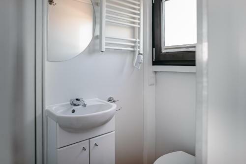 Domki Na Wodzie - Houseboats - Delfin