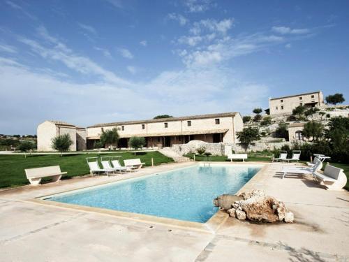 Appealing Holiday Home In Modica With Shared Garden