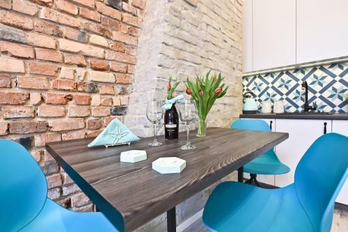 Steel And Wood Apartment