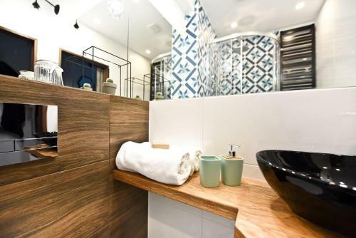 Steel And Wood Apartment