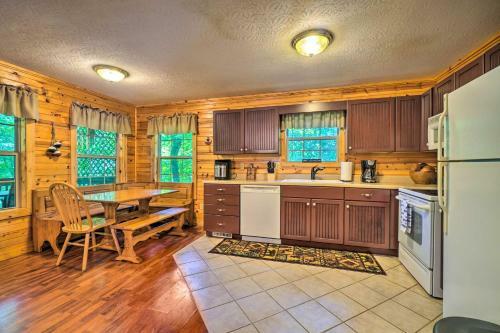 Charming Cabin Less Than 3 Mi To Dale Hollow Lake!