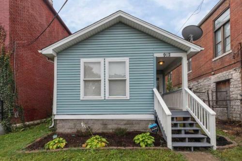 The Blueberry House - Entire Home