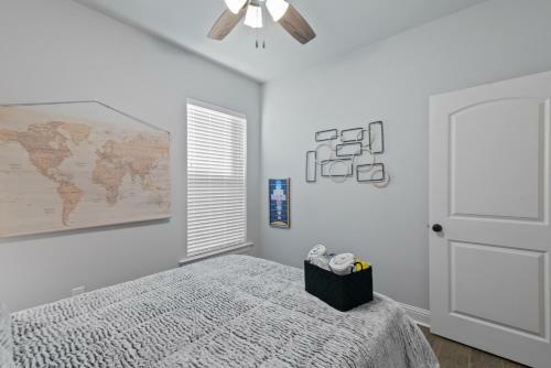 Modern Regional Art Gallery Home! - Spacious & New