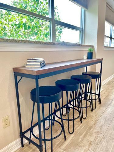 Upscale Downtown Apartment