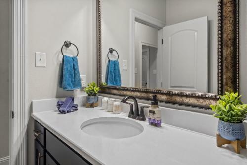 Central, New & Modern: Your Space Away From Home!!