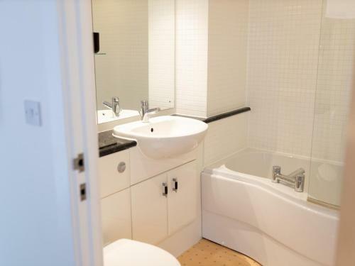 Pass The Keys Galwad-y-m�r Stunning Apartment On Llanelli Coast