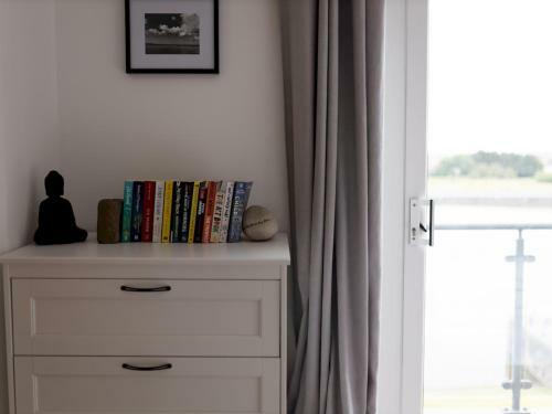 Pass The Keys Galwad-y-m�r Stunning Apartment On Llanelli Coast