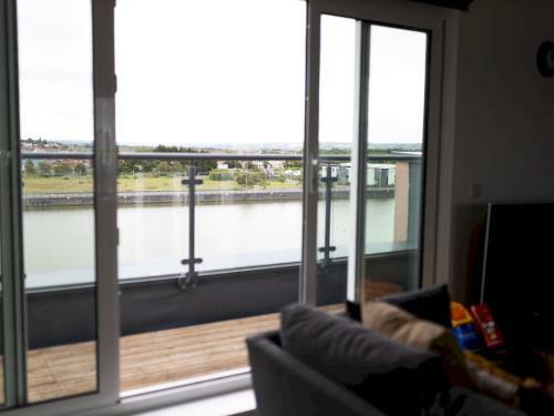 Pass The Keys Galwad-y-m�r Stunning Apartment On Llanelli Coast