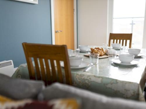 Pass The Keys Galwad-y-m�r Stunning Apartment On Llanelli Coast