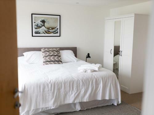 Pass The Keys Galwad-y-m�r Stunning Apartment On Llanelli Coast