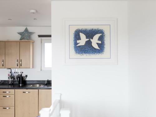 Pass The Keys Galwad-y-m�r Stunning Apartment On Llanelli Coast