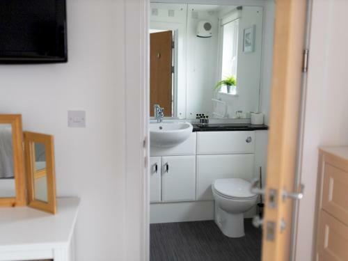 Pass The Keys Galwad-y-m�r Stunning Apartment On Llanelli Coast