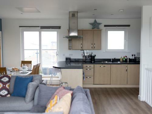 Pass The Keys Galwad-y-m�r Stunning Apartment On Llanelli Coast
