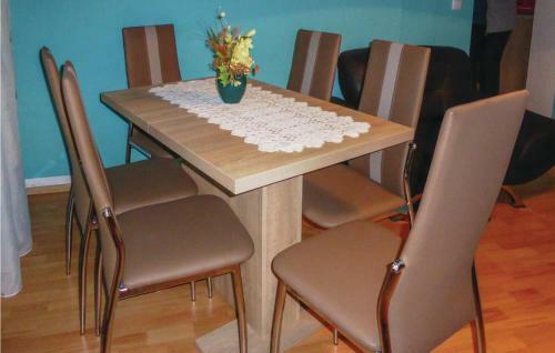 Apartment - Holiday Home St�tzengr�n/hundsh�bel With Fireplace Viii