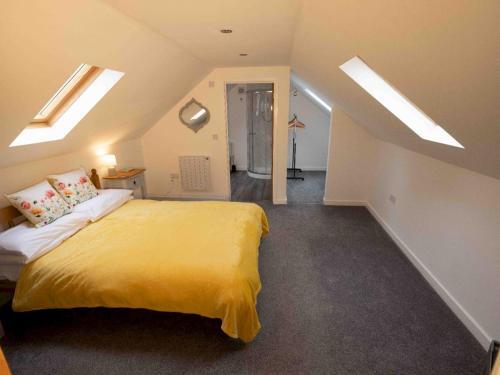 Pass The Keys Spacious Converted Barn Close To Lampeter