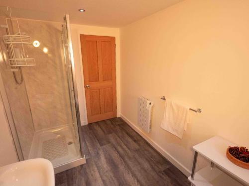 Pass The Keys Spacious Converted Barn Close To Lampeter