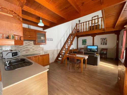 Flor De Loto House