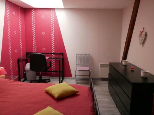 G�te Coullons, 4 Pi�ces, 5 Personnes - Fr-1-590-57
