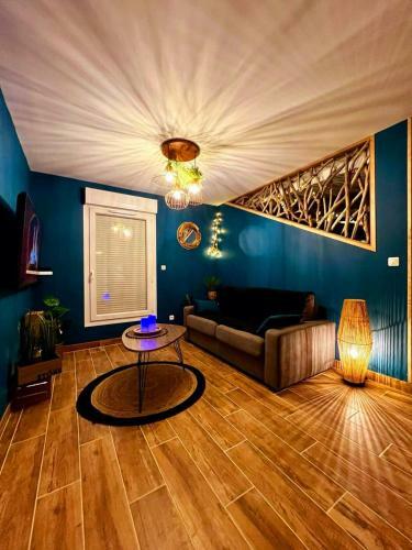 A Fleur De Spa : Maison Chaleureuse Avec Spa Privatif Et Billard.
