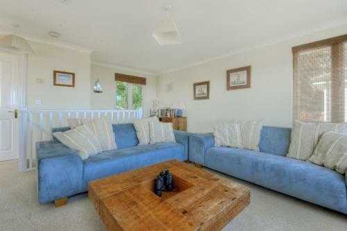 4 Coram Court