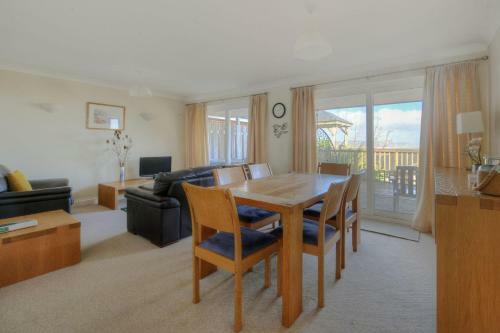 4 Coram Court