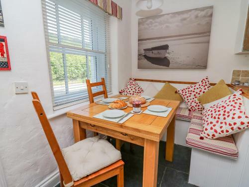 Bryniau Bychain Cottage