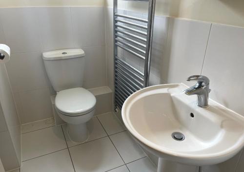 Maidstone Holiday Home (sleeps 8)