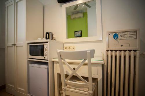 Hostal Ava Rooms