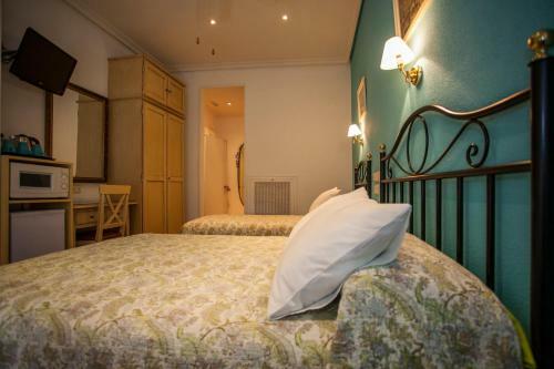 Hostal Ava Rooms