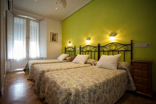 Hostal Ava Rooms