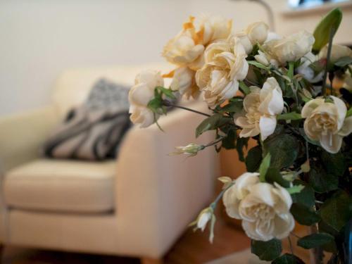 Pass The Keys Lovely 2 Bedroom Apartment With Secure Parking