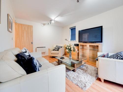 Pass The Keys Lovely 2 Bedroom Apartment With Secure Parking