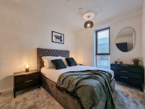 Stunning 4-bedroom Townhouse With Free Parking