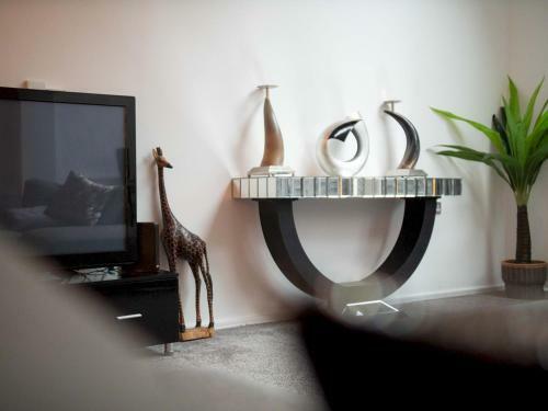 Pass The Keys Spacious And Modern Property With Parking And Garden
