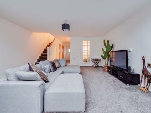 Pass The Keys Spacious And Modern Property With Parking And Garden