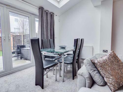 Pass The Keys Spacious And Modern Property With Parking And Garden