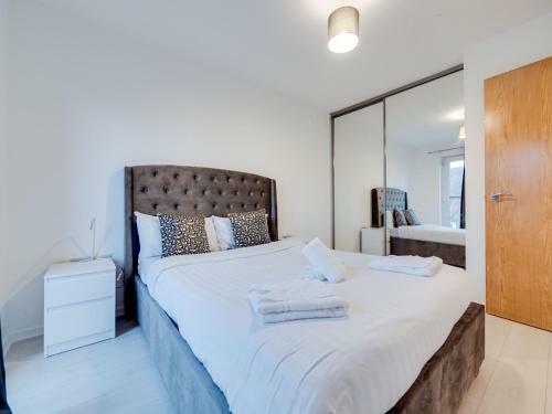 Pass The Keys Spacious And Modern Property With Parking And Garden