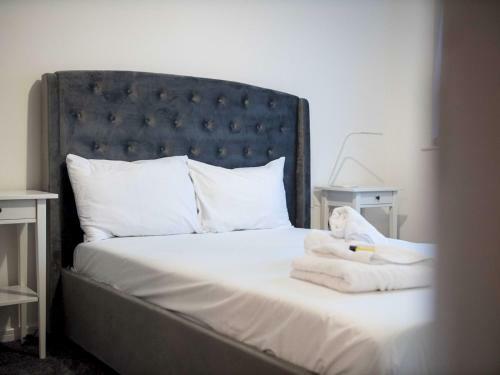 Pass The Keys Spacious And Modern Property With Parking And Garden