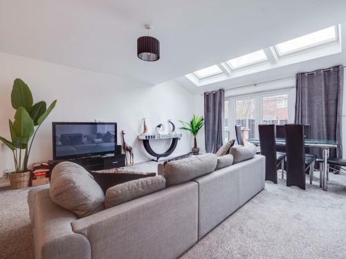 Pass The Keys Spacious And Modern Property With Parking And Garden