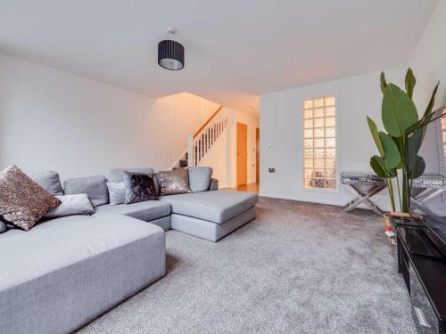 Pass The Keys Spacious And Modern Property With Parking And Garden