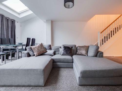 Pass The Keys Spacious And Modern Property With Parking And Garden