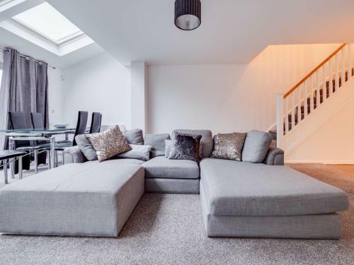 Pass The Keys Spacious And Modern Property With Parking And Garden