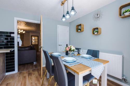Stylish 4 Bed Home Close To Manchester City Centre