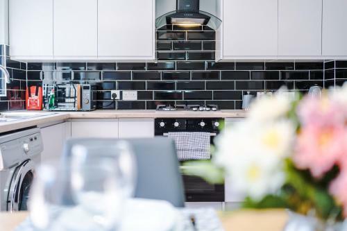 Stylish 4 Bed Home Close To Manchester City Centre