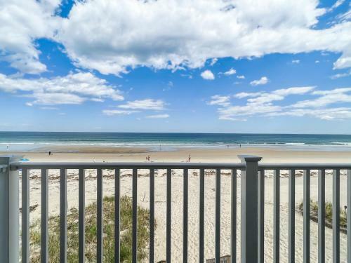 W148 Wonderful Beachfront Property For A Family Vacation