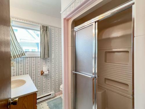 W148 Wonderful Beachfront Property For A Family Vacation